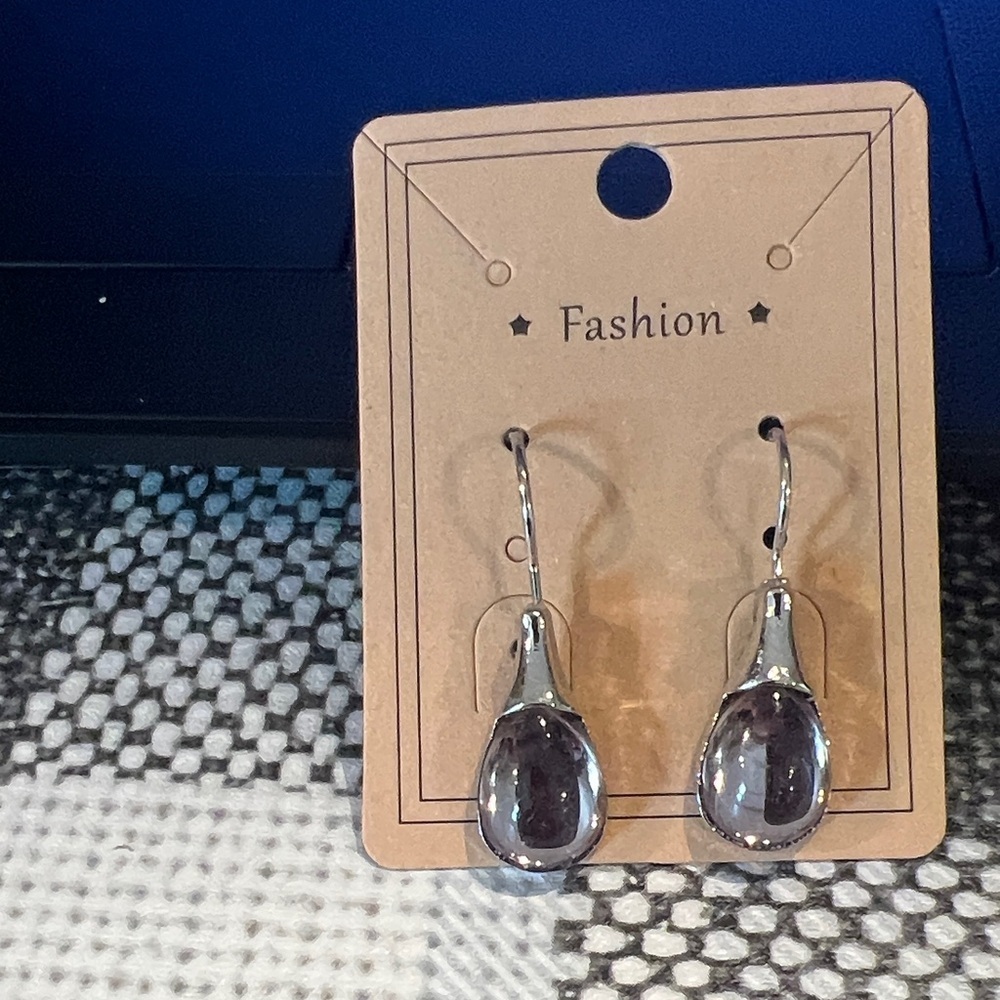 Chic Silver Teardrop Earrings